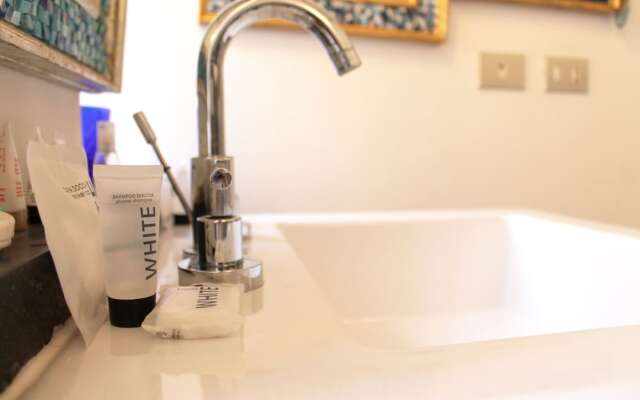 Trevi Fountain 2BR Apartment