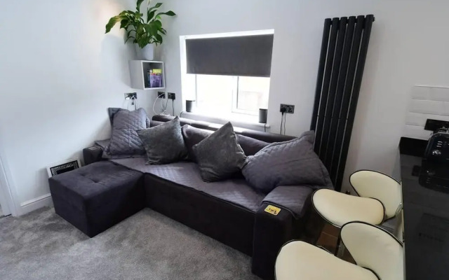 Luxury 3-bed Apartment in Bournemouth Nr Beach