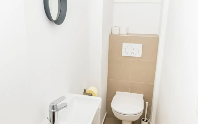 Prater Balcony Suite by ichbucheAT