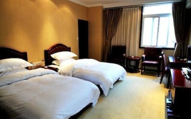 Shennongjia Holiday Hotel