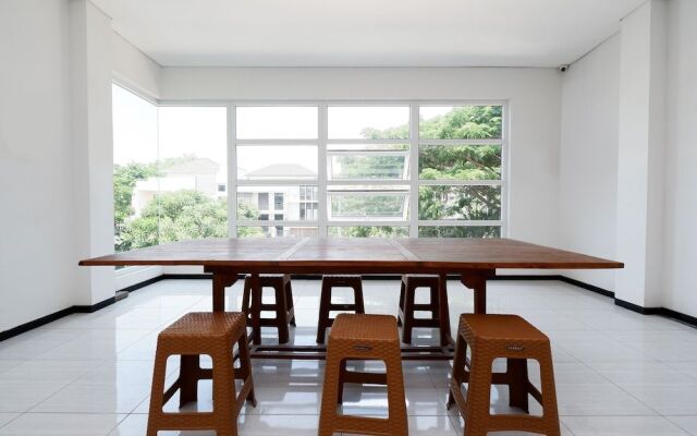 OYO 1884 Sunshine Hostel