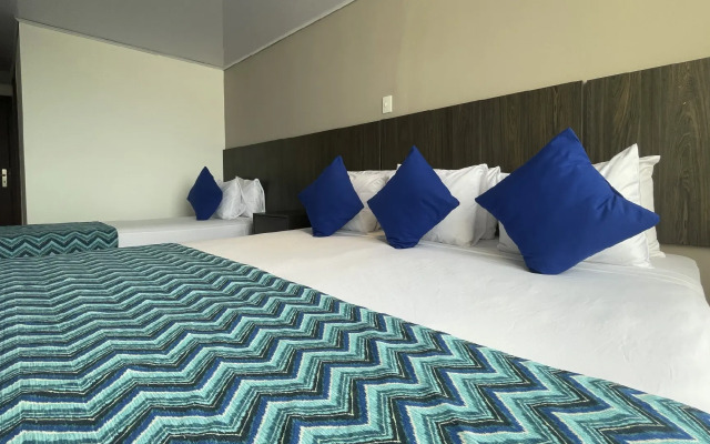 Hotel On Vacation Blue Tone