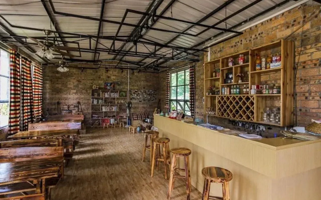 Weizhou Island Chujian Inn