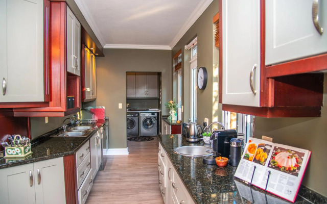 Pezula Magic Retreat - 4 Bedroom Lagoon View Home