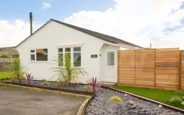Sandbanks Sleeps 4 Beach Pass & 1 Dog