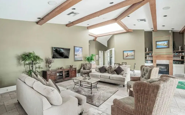 Asiago Vacation Rental at Lely Resort. Newly Furnished 2-Bedroom Condo with Stunning Lake & Golf Views. Spacious Retreat with Private Lanai, Resort Pool, Hot Tub and Gym Access