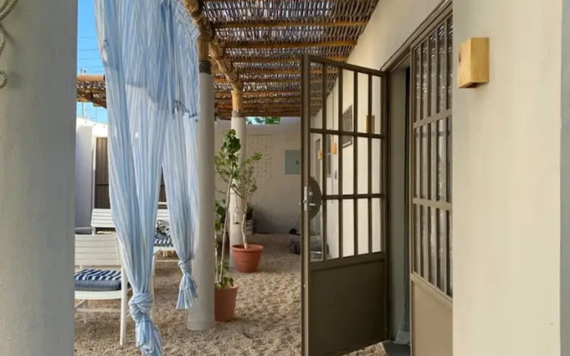 The Mantarraya Outpost Bed & Breakfast