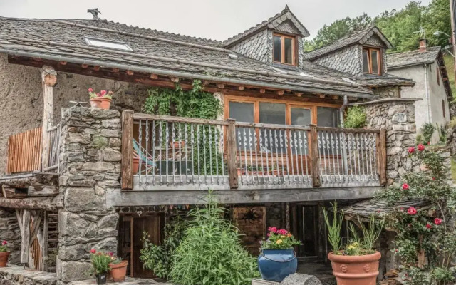 The Dragon Barn - Studio