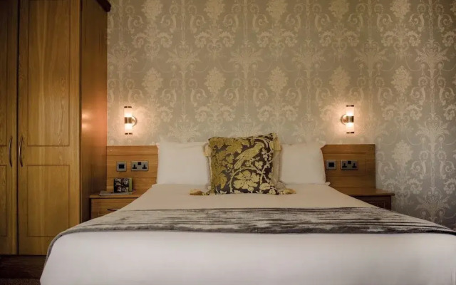 Shard Riverside Hotel, Bar & Restaurant