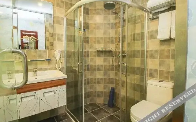 Runxianglong Boutique Hotel (Xiamen Luling Road Jiangtou Metro Station)
