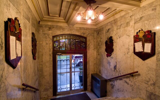 Sylvia Hotel