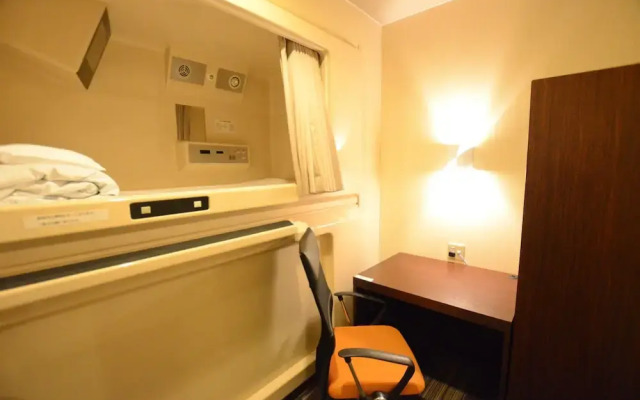 Kumamoto Capsule Hotel - Hostel, Caters to Men