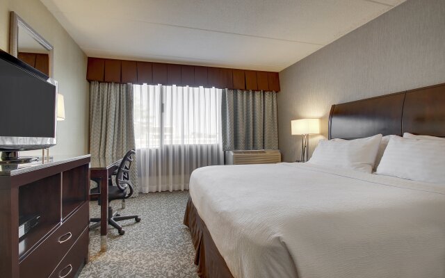 Holiday Inn Westbury - Long Island, an IHG Hotel