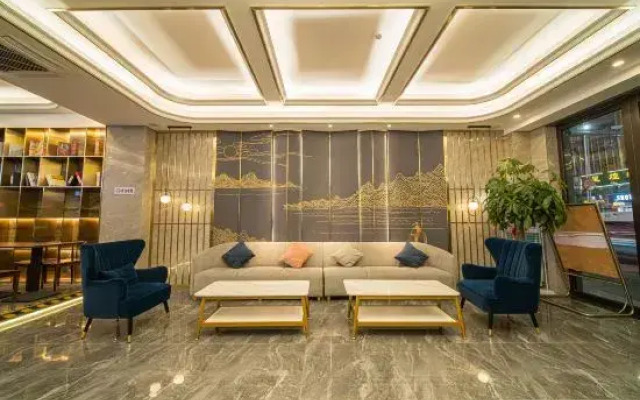 Yuefeng Hotel (Maoming Dianbai West Lake Park)