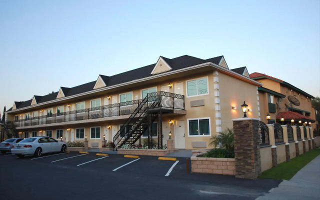 Walnut Inn & Suites West Covina