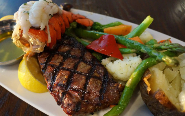 Clarion Lakeside Inn & Conference Centre