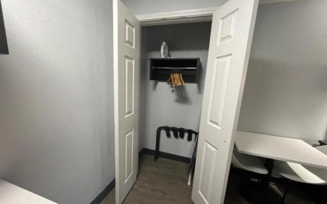 Studio 6 Extended Stay - Huntsville, AL University Drive