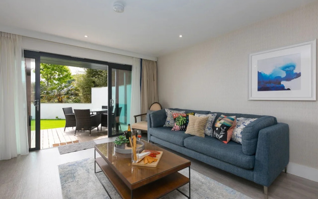 Peninsula Apartment 2