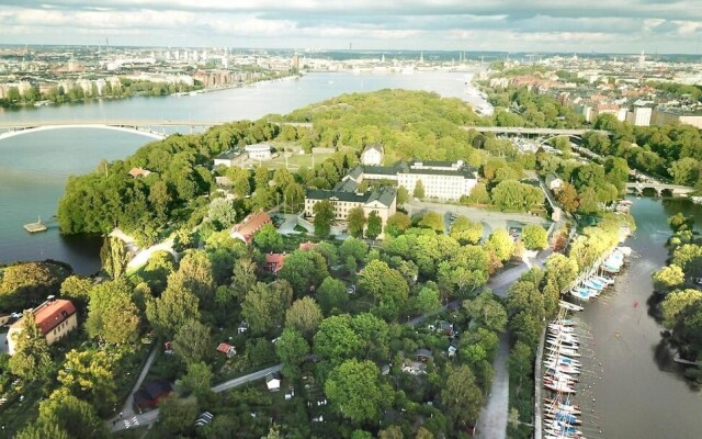 Large, Stylish Apartment in Central Stockholm