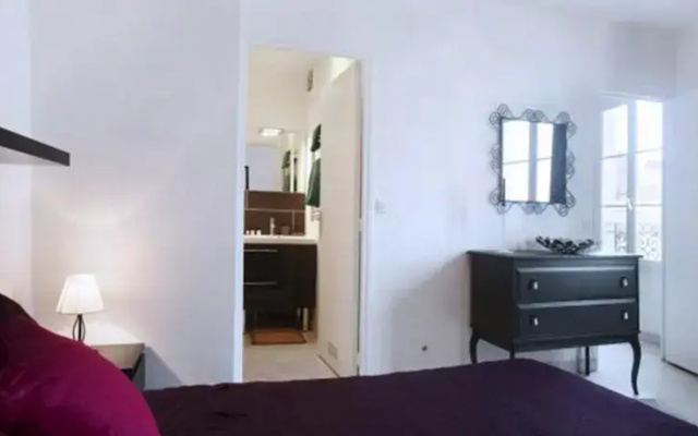 Montmartre Panoramic Apartment only 50m from the Sacre-Coeur Basilica