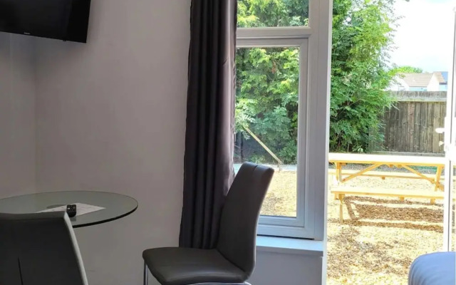 4BR Contractor Accommodation w 4 Bathroom