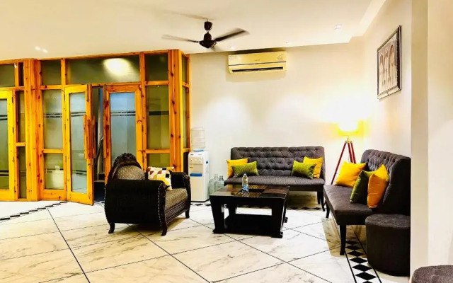Divine Inn Hotel Rajouri Gardan