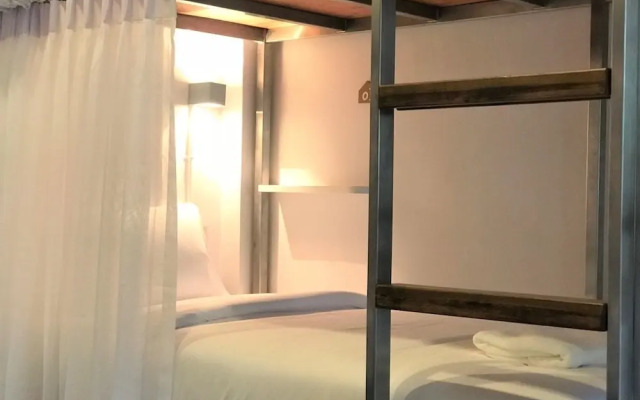 REST IS MORE Hostel