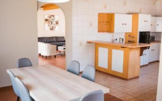 Cosy Menlyn Maine Appartment @ 201 J