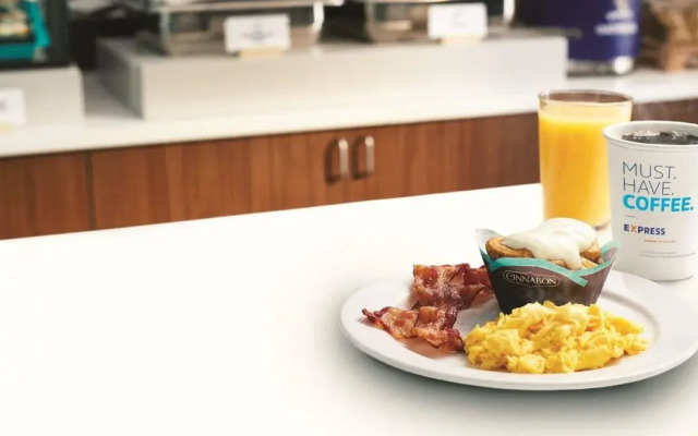 Holiday Inn Express & Suites Palm Bay by IHG