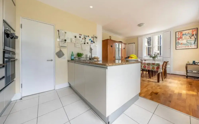 Stunning 3 Bedroom Apartment in Trendy Chalk Farm