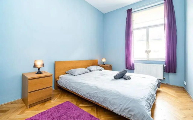 Cozy and sunny apartment in uptown