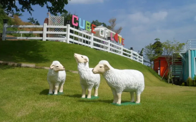 Hi Cube Resort at Suanphung