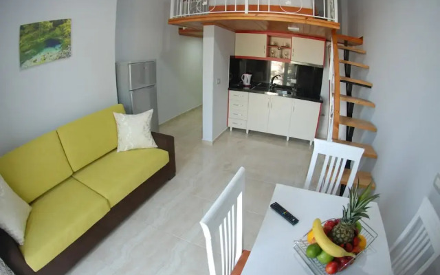 Crown Deluxe Apartments