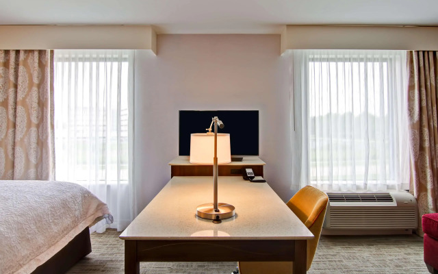 Hampton Inn & Suites Detroit/Troy