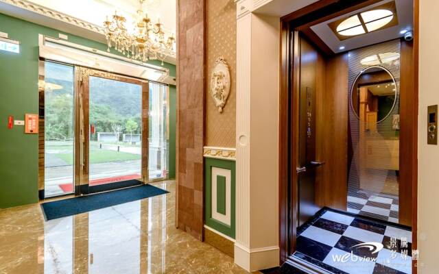 Mountain in Florence Homestay