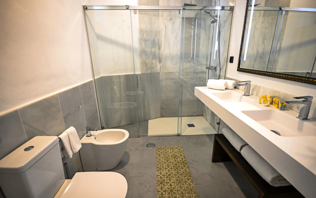 Legado Alcázar Hotel