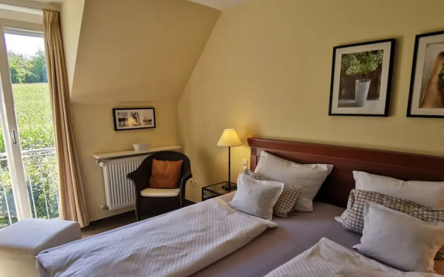 \"country House Flair\"