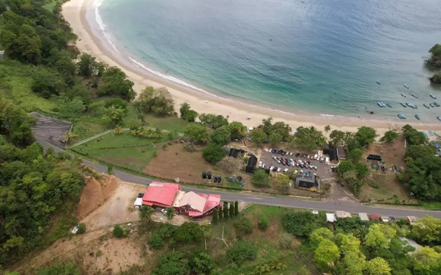 Las Cuevas Beach Lodge