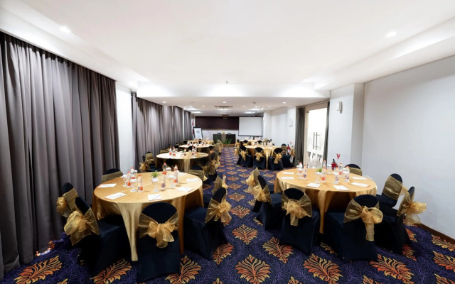 Atrium Premiere Hotel