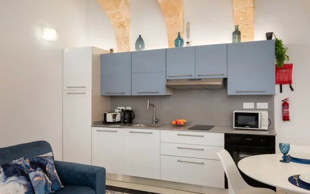 Traditional APT with Internal Courtyard