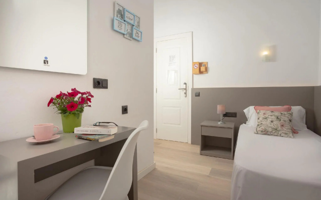 Antonios Hostal