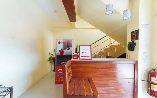 Reddoorz @ D Maagma Street - Vaccinated Staff