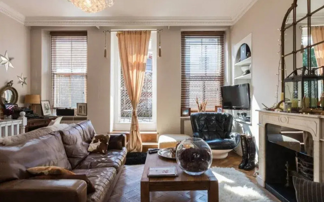 Stylish 1-bed With a Roof Terrace