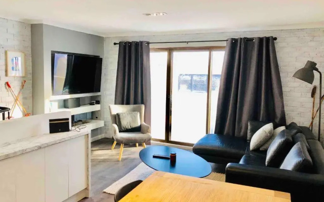 Hotham 3 Bedroom Apt - 24 Lawlers