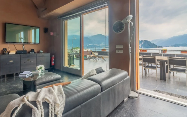 Fontana Penthouse in Fiumelatte