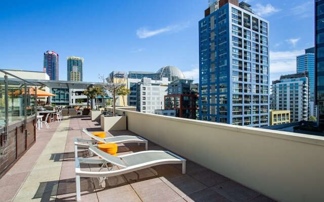 WanderJaunt Modern Dt San Diego Apts