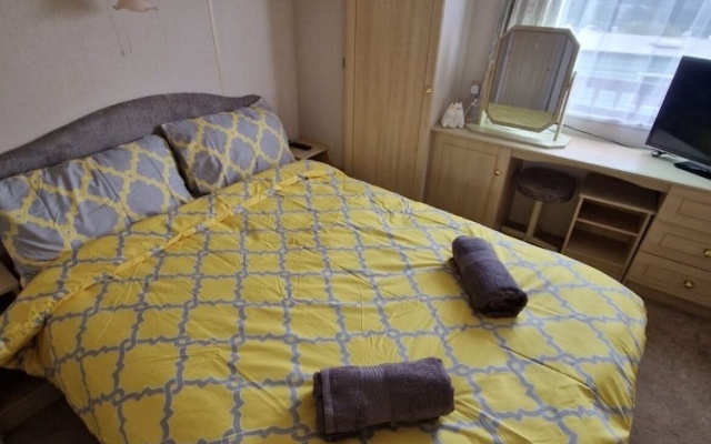 2 Bed Caravan With Aberystwyth Town Viev