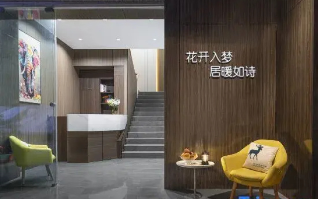 Huaji Mercure Hotel (Qingbaijiang Wanda Plaza)