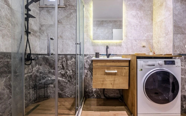 Flat With Backyard Near Idealtepe Marmaray Station