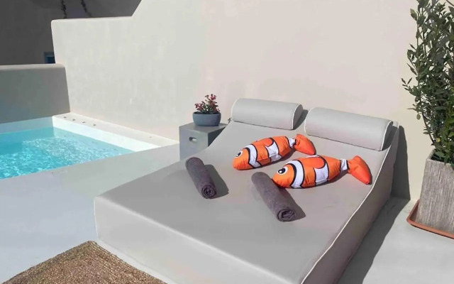 Pink Freud Villas Santorini